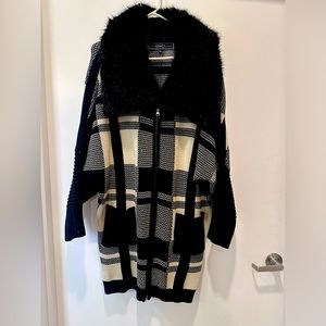 BNCI by Blanc Noir Tunic length sweater Coat with black faux fur shawl collar